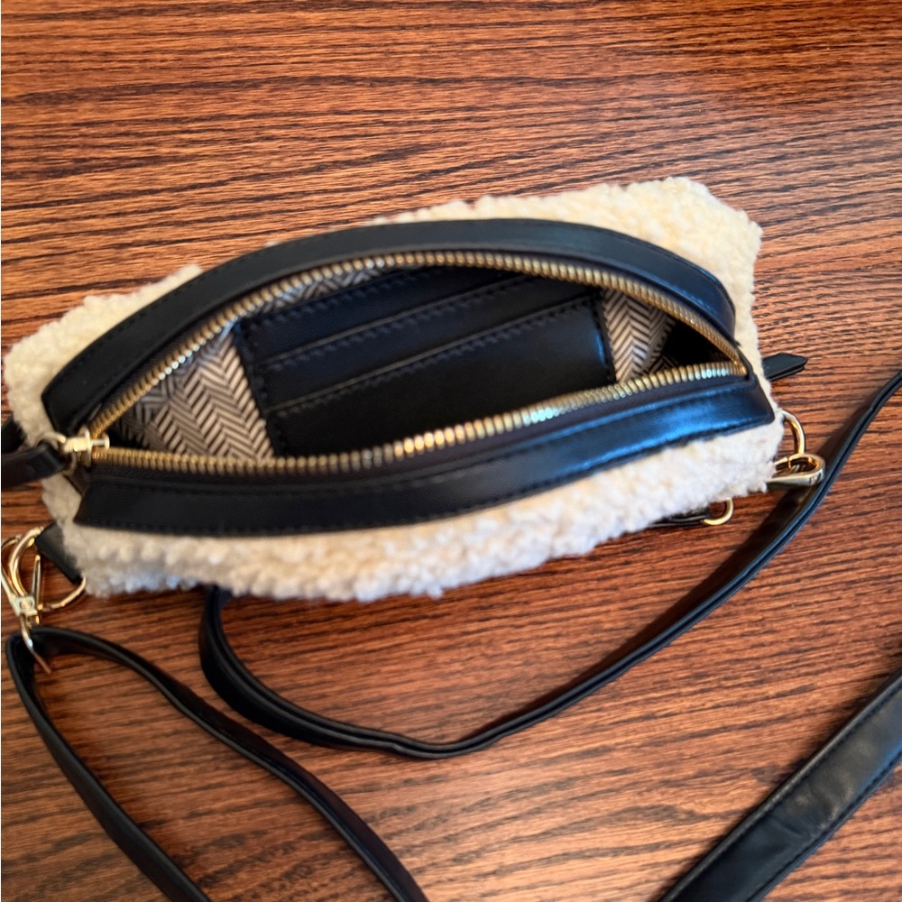 GREAT FOR WINTER! Stylish Cream and Black Sherpa Crossbody Bag - Picture 3 of 8